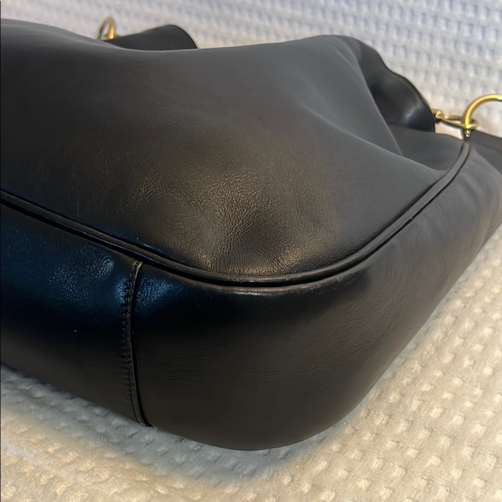 Gucci Black Leather Shoulder Bag with Bamboo Top Handle and Gold Hardware - Picture 11 of 16